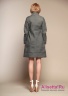 Купите ​пальто облегчённое NAUMI 001NS180001 KHAKI - хаки - облегченное пальто средней длины в мелкую стежку, воротник-стойка, прямой втачной рукав. Фото 3