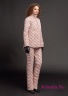 Куртка пуховая Miss NAUMI 18 W 124 00 31 Rose – Розовый ​рубашечного типа. Ромбовидная стежка, накладные карманы на уровне груди, воротник трикотажная стойка. Вид сбоку