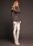 Куртка женская NAUMI 18 W 808 13 Pepper – Серый на пуховом утепленном подкладе. Прямого силуэта, среднего объема, длиной до середины бедра. Воротник высокая вточная стойка среднего объема. Вид сбоку