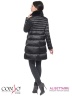 Стильное двубортное пальто Conso WMF170503 - argon – мокрый асфальт​ А-силуэта классической длины. Модель с воротником-стойкой, оформленным мехом рекса, на магнитной застежке. Фото 3