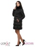 Стильное двубортное пальто Conso WMF170503 - nero – черный​ А-силуэта классической длины. Модель с воротником-стойкой, оформленным мехом рекса, на магнитной застежке. Фото 3