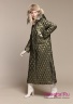 Пальто пуховое женское NAUMI 18 W 712 00 33 Olive – Зеленый​, прямого силуэта свободного объема, длиной ниже колена, с капюшоном.