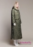 Пальто пуховое женское NAUMI 18 W 712 00 33 Olive – Зеленый​, прямого силуэта свободного объема, длиной ниже колена, с капюшоном. Вид сбоку
