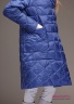 Купите пальто пуховое Miss Naumi 18 W 102 00 31 Denim – Синий​, полуприталенного трапецевидного силуэта. Стежка в крупную клетку. Вид сбоку 2
