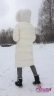 Тёплый пуховик для девушки подростка с капюшоном с мехом енота KIWILAND D23614 Белый