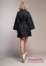 Купить облегченное пальто-кимоно NAUMI 023NS180002 BLACK - чёрный​ свободного кроя с поясом на запах, укороченное, с объемным съемным капюшоном. Фото 3
