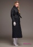 Купите пуховое пальто Miss Naumi 18 W 103 00 31 Black – Черный​ приталенного силуэта. Ромбовидная стежка, крупные накладные карманы. Вид сбоку