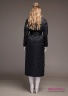 Купите пуховое пальто Miss Naumi 18 W 103 00 31 Black – Черный​ приталенного силуэта. Ромбовидная стежка, крупные накладные карманы. Вид сзади