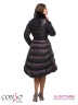 Приталенное пальто Conso WLF170508 - marsala – темно-винный​ с юбкой A-силуэта длиной ниже колен. Изделие с воротником-стойкой, оформленным съемным мехом шиншиллового кролика. Фото 4