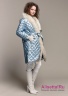 Пальто пуховое NAUMI 18 W 777 02 33 Blue smoke – Голубой ​женское зимнее с запахом, прямого силуэта среднего объема, длиной до колена, со съемным поясом.  Вид сбоку