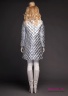 Пальто пуховое NAUMI 18 W 777 02 23 Silver – Серебряный ​женское зимнее с запахом, прямого силуэта среднего объема, длиной до колена, со съемным поясом. Вид сзади 1