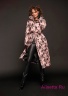 Пальто пуховое Miss NAUMI 18 W 108 00 11 Grace rose – Принт розовый​, приталенного силуэта. Горизонтальная стежка, рукав втачной классический.