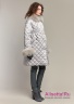 Пальто женское NAUMI 18 W 704 02 13 Quartz – Серый ​пуховое зимнее расширенного силуэта, среднего объема, длиной по колена. Плечо спущено, рукав широкий двухшовный. Вид сбоку 2