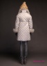 Пальто женское NAUMI 18 W 704 02 13 Quartz – Серый ​пуховое зимнее расширенного силуэта, среднего объема, длиной по колена. Плечо спущено, рукав широкий двухшовный. Вид сзади 1
