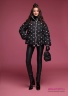 Купите куртку пуховую (пухляк) Miss Naumi 18 W 110 00 11 Koko black – Черный​, свободного силуэта. Крупная горизонтальная стежка. Вид спереди 1