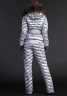 Короткая приталенная куртка NAUMI NS17 21 02 SILVER - серебро​ стильно выглядит за счет неброской декоративной стежки и практичных карманов с молниями. Фото 3