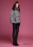 Купите куртку пуховую (пухляк) Miss Naumi 18 W 110 00 11 Thomas - Полоска розовый​, свободного силуэта. Крупная горизонтальная стежка. Вид сбоку 1