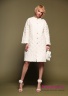 Купите ​стеганное пуховое пальто NAUMI 043NS180006 IVORY - молочный на кнопках, с круглым вырезом, свободными рукавами длиной 7/8. Фото 2