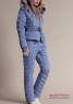 Пуховые брюки Брюки NAUMI NS17 51 00 SKY BLUE - голубой​ в стежку-елочку с завышенной талией. Для усиления низа брюк вшиты боковые молнии. Фото 2