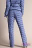 Пуховые брюки Брюки NAUMI NS17 51 00 SKY BLUE - голубой​ в стежку-елочку с завышенной талией. Для усиления низа брюк вшиты боковые молнии. Фото 4