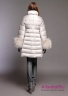 Пальто женское пуховое NAUMI 18 W 705 02 13 Quartz – Серый ​зимнее А-силуэта среднего объема, длиной до колена. Рукав цельнокроеный, двухшовный. Вид сзади