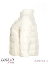 Модная куртка укороченного типа CONSO SS170108 - ivory - молочный​ для прохладной погоды. Свободный силуэт со спущенным плечом и рукавами три четверти. Модель со свободным воротником-стойкой застегивается на потайные кнопки. Фото 5
