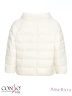 Модная куртка укороченного типа CONSO SS170108 - ivory - молочный​ для прохладной погоды. Свободный силуэт со спущенным плечом и рукавами три четверти. Модель со свободным воротником-стойкой застегивается на потайные кнопки. Фото 6