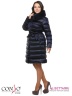 Эффектное женское пальто Conso WMF170543 - navy – темно-синий​ кроя oversize. Модель прямого силуэта длиной ниже колена застегивается на кнопки с декоративными обтяжными пуговицами. Фото 3
