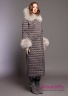 Пальто женское пуховое NAUMI 18 W 715 02 13 Pepper – Серый​, прямого силуэта свободного объема, длиной ниже колена. Вид сбоку 1
