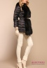 Пуховая куртка NAUMI N17 38 02 BLACK - черный​ приталенного силуэта, декорированная мехом енота. Ткань матовая тафета.​ Фото 2