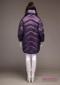 Куртка женская пуховая NAUMI 18 W 761 00 33 Tulip – Фиолетовый​ расширенного силуэта присобранная по низу («кокон»), свободного объема. Вид сзади