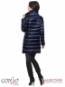 Оригинальная женская удлиненная куртка Conso WM170521 - navy – темно-синий​ прямого силуэта с воротником-стойкой. Двубортная модель застегивается на потайные кнопки. Фото 4