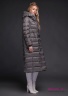 Купите пальто пуховое Miss Naumi 18 W 118 00 31 Antacid – Серый​ свободного силуэта. Стежка горизонтальная крупная. Вид сбоку