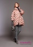 Куртка женская пуховая NAUMI 18 W 761 00 13 Koko Rose Smoke – Розовый​ расширенного силуэта присобранная по низу («кокон»), свободного объема.