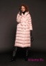 Пальто пуховое свободного силуэта Miss NAUMI 18 W 118 00 31 Rose – Розовый​. Стежка горизонтальная крупная, прорезные горизонтальные карманы в швах стежки.