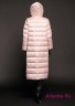 Пальто пуховое свободного силуэта Miss NAUMI 18 W 118 00 31 Rose – Розовый​. Стежка горизонтальная крупная, прорезные горизонтальные карманы в швах стежки. Вид сзади