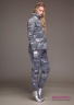 Рубашка пуховая женская NAUMI 18 W 817 00 22 Military grey – Хаки серый ​приталенного силуэта. Рукав втачной двухшовный. Вид сбоку