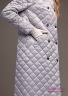 Пальто пуховое женское NAUMI 18 W 718 01 13 Quartz – Серый ​зимнее двубортное полуприлегающего силуэта, длиной выше щиколоток, с капюшоном. Вид сбоку 2